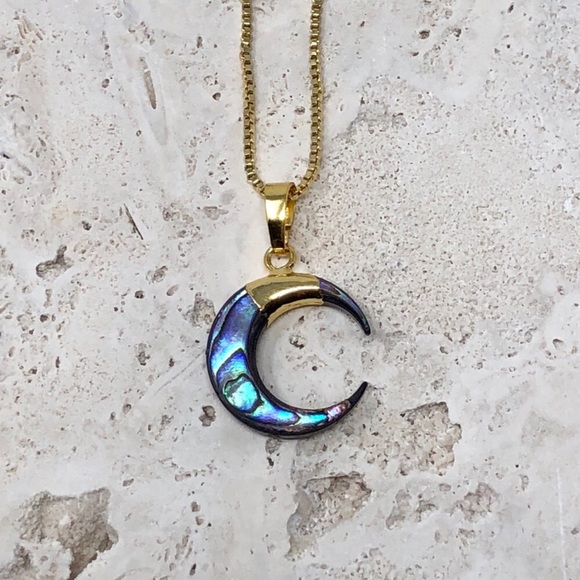 🆕Chandra | Abalone Crescent Moon Necklace - Picture 5 of 6